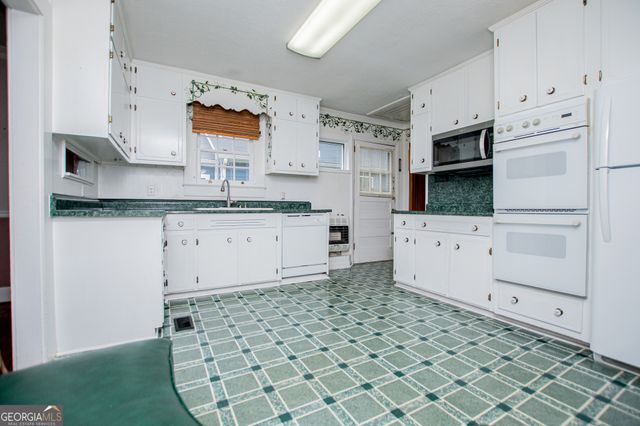 142 Oak Avenue, Carrollton, GA 30117