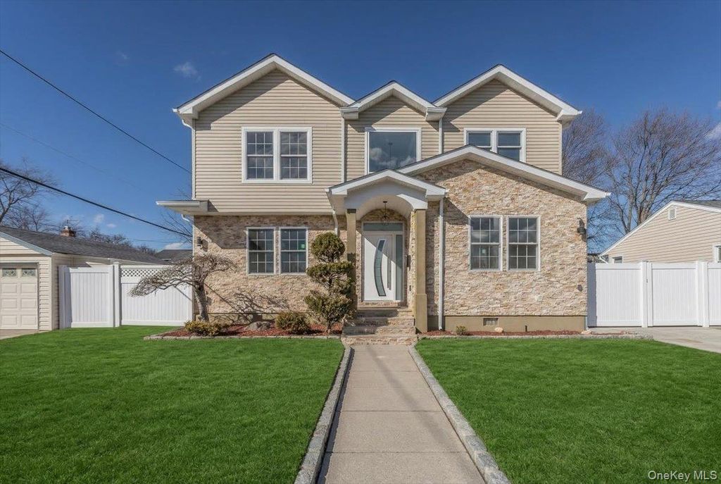 3 Cornell Avenue, Hicksville, NY 11801