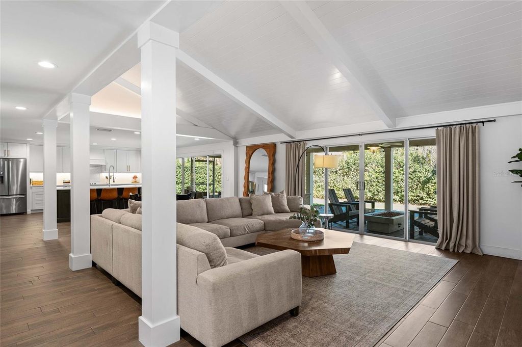 Image 5 of property listing at 128 VARIETY TREE CIRCLE, Altamonte Springs, FL 32714