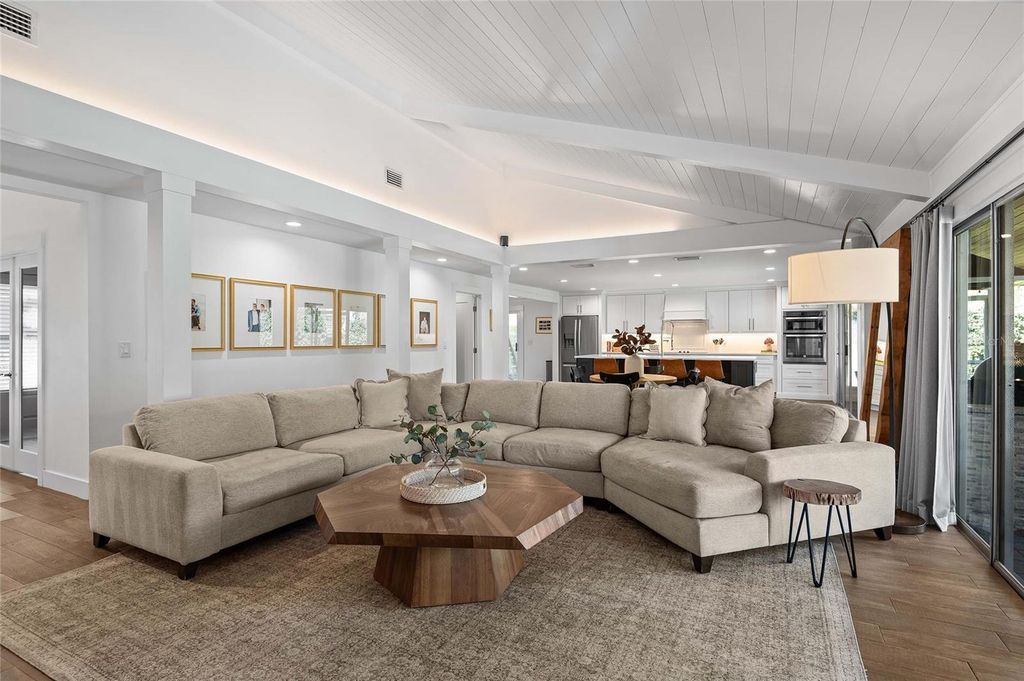 Image 6 of property listing at 128 VARIETY TREE CIRCLE, Altamonte Springs, FL 32714