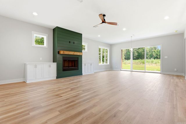12786 W SARDIS Road, Bauxite, AR 72011