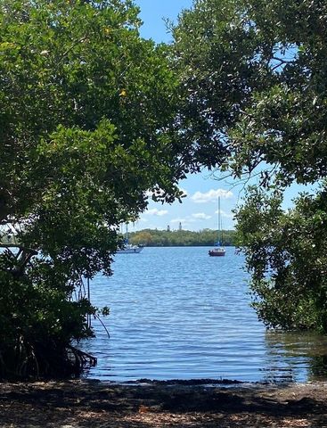 2720 BAYSIDE DRIVE S, St Petersburg, FL 33705