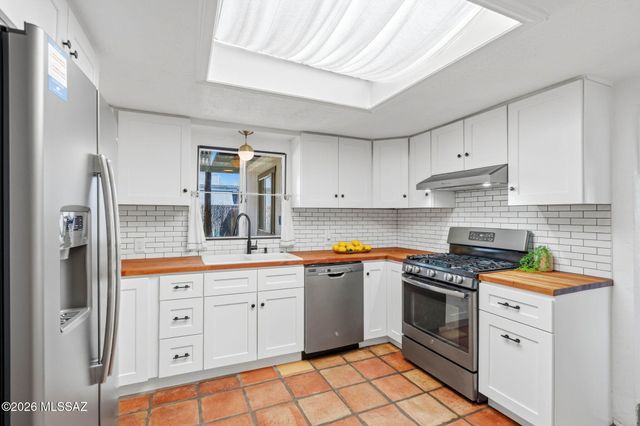 2720 N Columbus Boulevard, Tucson, AZ 85712
