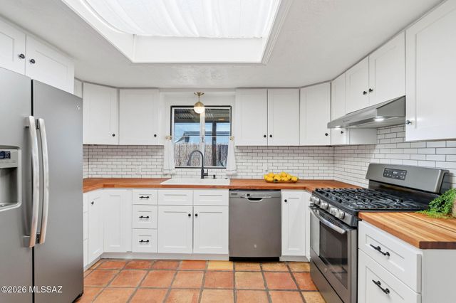 2720 N Columbus Boulevard, Tucson, AZ 85712