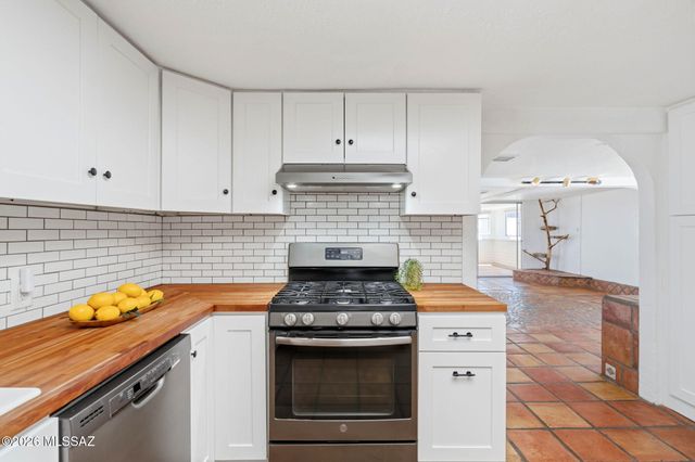 2720 N Columbus Boulevard, Tucson, AZ 85712