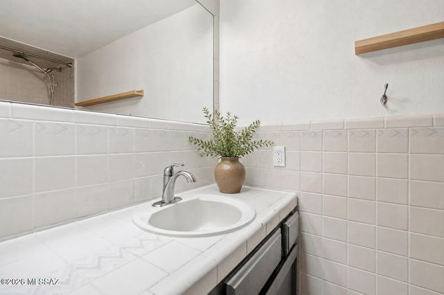 2720 N Columbus Boulevard, Tucson, AZ 85712