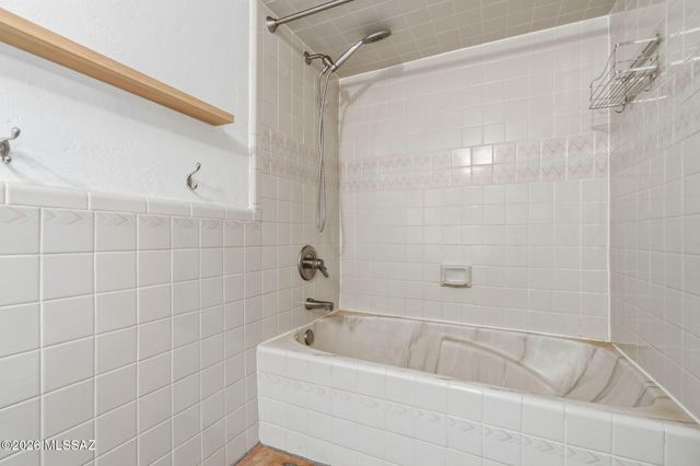 2720 N Columbus Boulevard, Tucson, AZ 85712