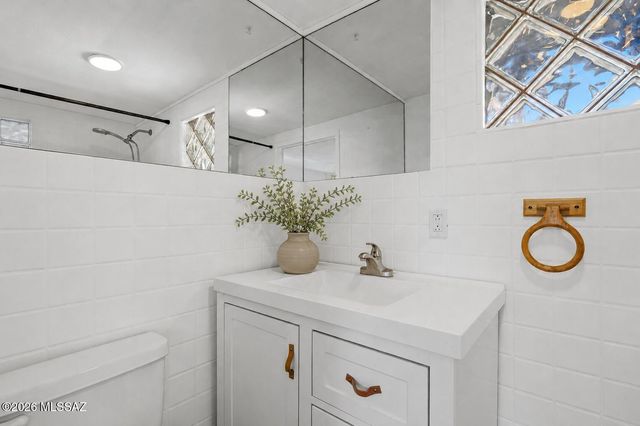 2720 N Columbus Boulevard, Tucson, AZ 85712