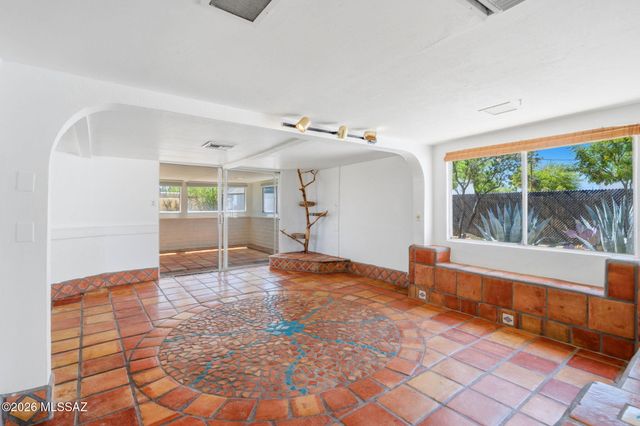 2720 N Columbus Boulevard, Tucson, AZ 85712