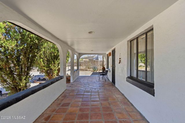 2720 N Columbus Boulevard, Tucson, AZ 85712
