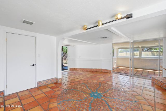 2720 N Columbus Boulevard, Tucson, AZ 85712