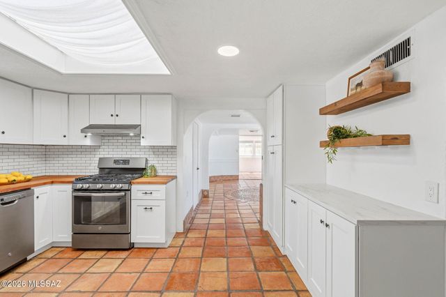 2720 N Columbus Boulevard, Tucson, AZ 85712