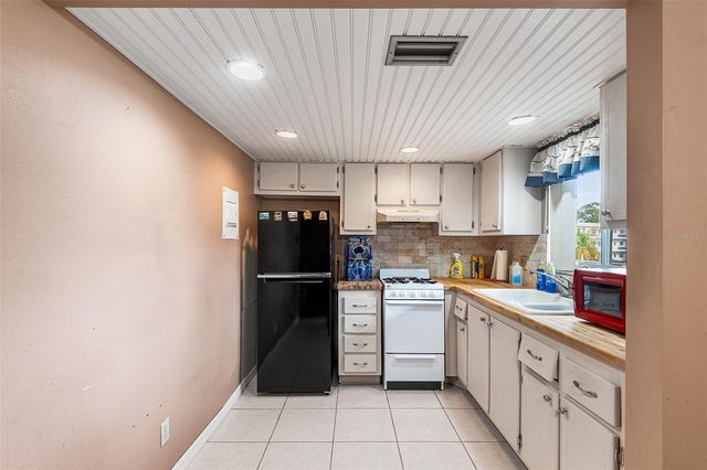 1100 MARTINIQUE DRIVE 207, Winter Haven, FL 33884