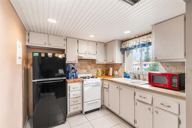 1100 MARTINIQUE DRIVE 207, Winter Haven, FL 33884