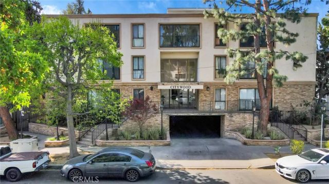 15344 Weddington Street 102, Sherman Oaks, CA 91411