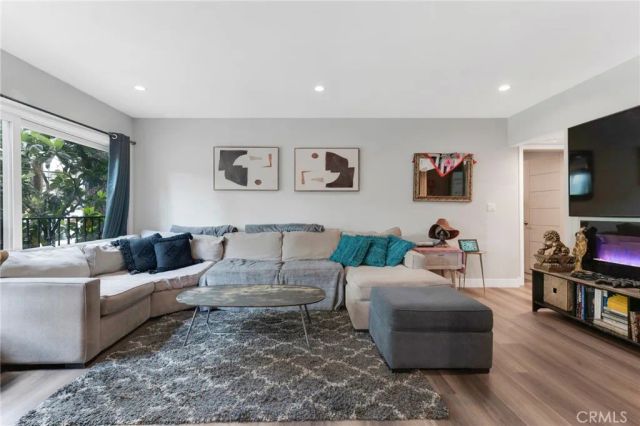 15344 Weddington Street 102, Sherman Oaks, CA 91411