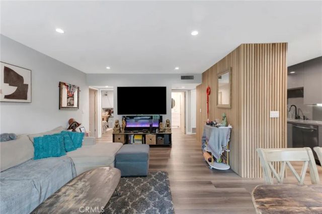15344 Weddington Street 102, Sherman Oaks, CA 91411