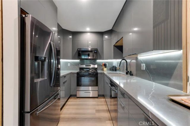 15344 Weddington Street 102, Sherman Oaks, CA 91411
