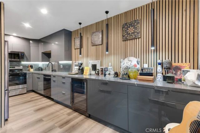 15344 Weddington Street 102, Sherman Oaks, CA 91411