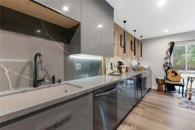 15344 Weddington Street 102, Sherman Oaks, CA 91411