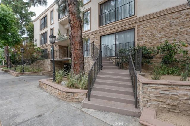 15344 Weddington Street 102, Sherman Oaks, CA 91411