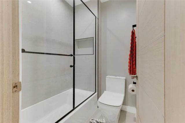 15344 Weddington Street 102, Sherman Oaks, CA 91411