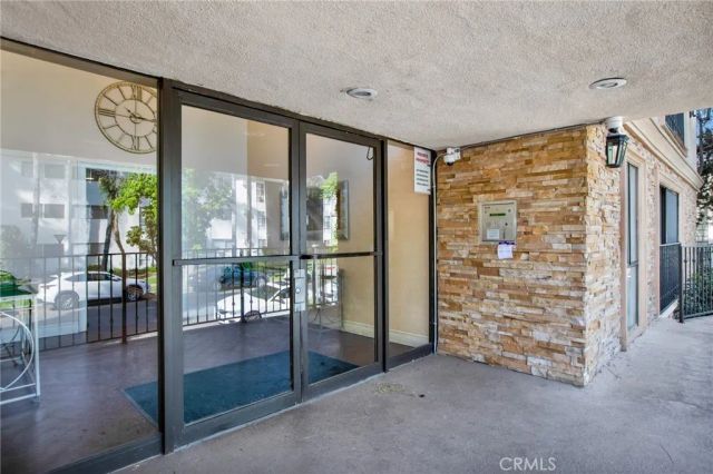 15344 Weddington Street 102, Sherman Oaks, CA 91411