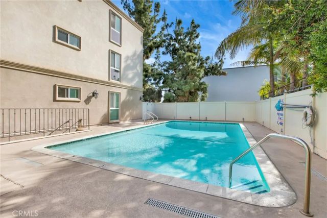 15344 Weddington Street 102, Sherman Oaks, CA 91411