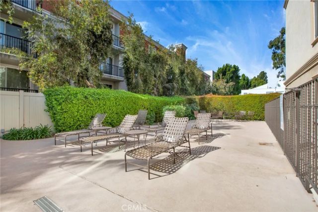 15344 Weddington Street 102, Sherman Oaks, CA 91411
