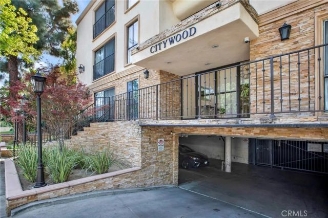 15344 Weddington Street 102, Sherman Oaks, CA 91411