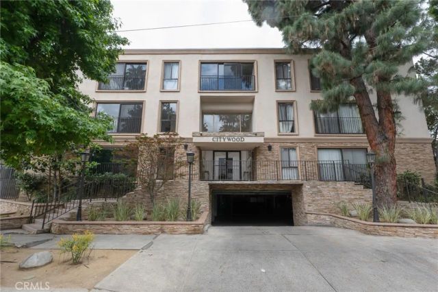 15344 Weddington Street 102, Sherman Oaks, CA 91411