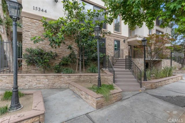 15344 Weddington Street 102, Sherman Oaks, CA 91411