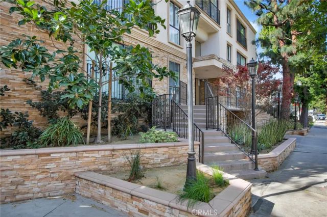 15344 Weddington Street 102, Sherman Oaks, CA 91411