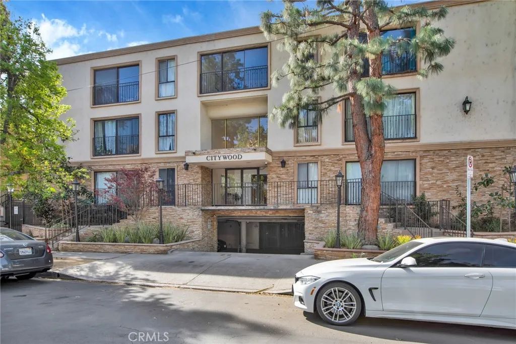 15344 Weddington Street 102, Sherman Oaks, CA 91411