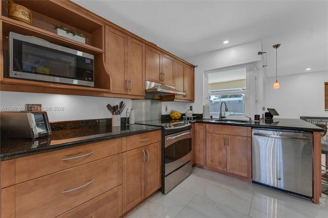 6924 NW 8th Ct, Margate, FL 33063