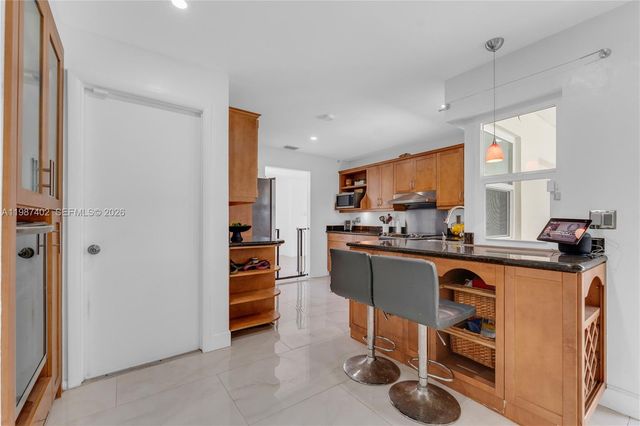 6924 NW 8th Ct, Margate, FL 33063