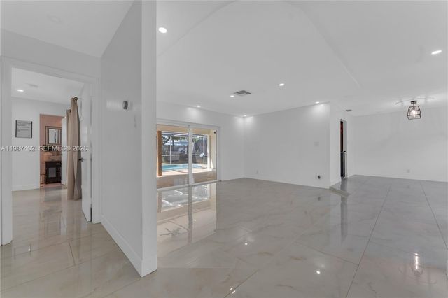 6924 NW 8th Ct, Margate, FL 33063