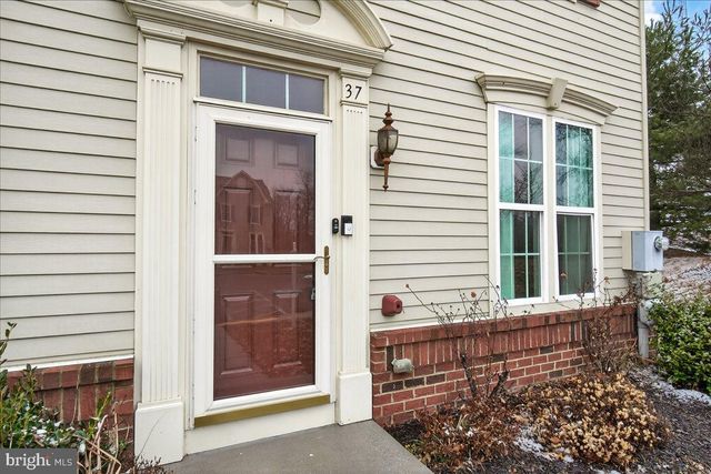 37 ERIE PL, Falling Waters, WV 25419