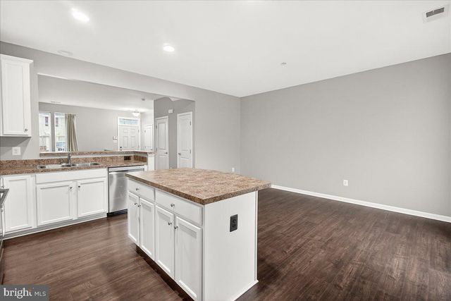 37 ERIE PL, Falling Waters, WV 25419