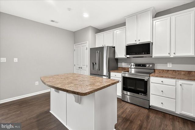 37 ERIE PL, Falling Waters, WV 25419