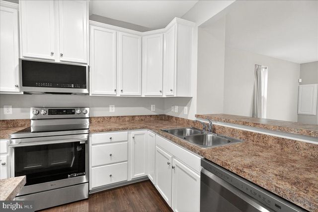 37 ERIE PL, Falling Waters, WV 25419