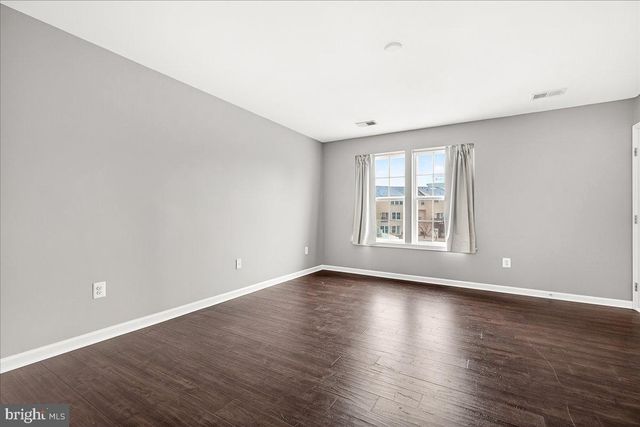 37 ERIE PL, Falling Waters, WV 25419