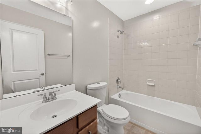 37 ERIE PL, Falling Waters, WV 25419