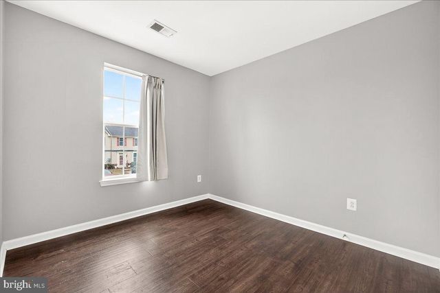 37 ERIE PL, Falling Waters, WV 25419