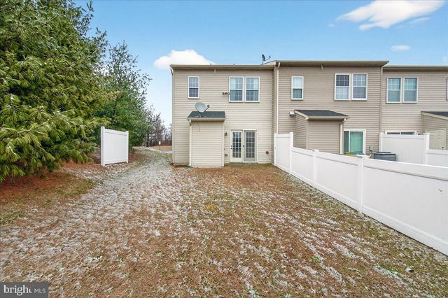 37 ERIE PL, Falling Waters, WV 25419