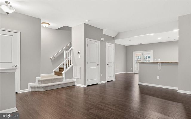 37 ERIE PL, Falling Waters, WV 25419