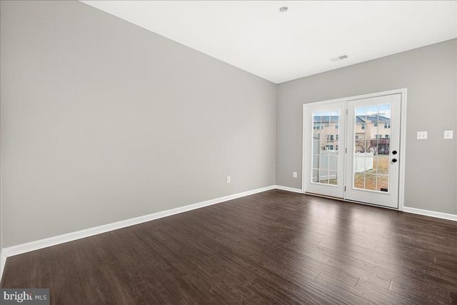 37 ERIE PL, Falling Waters, WV 25419