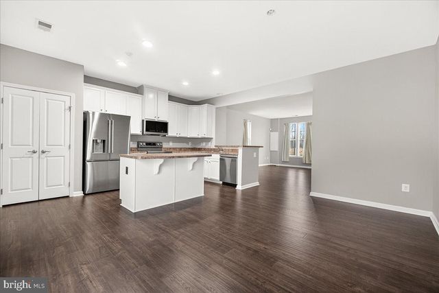 37 ERIE PL, Falling Waters, WV 25419