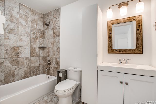 7415 CORIAN PARK DR, San Antonio, TX 78249