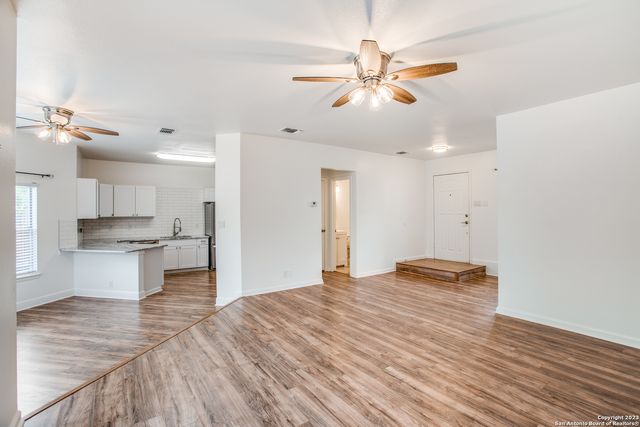 7415 CORIAN PARK DR, San Antonio, TX 78249